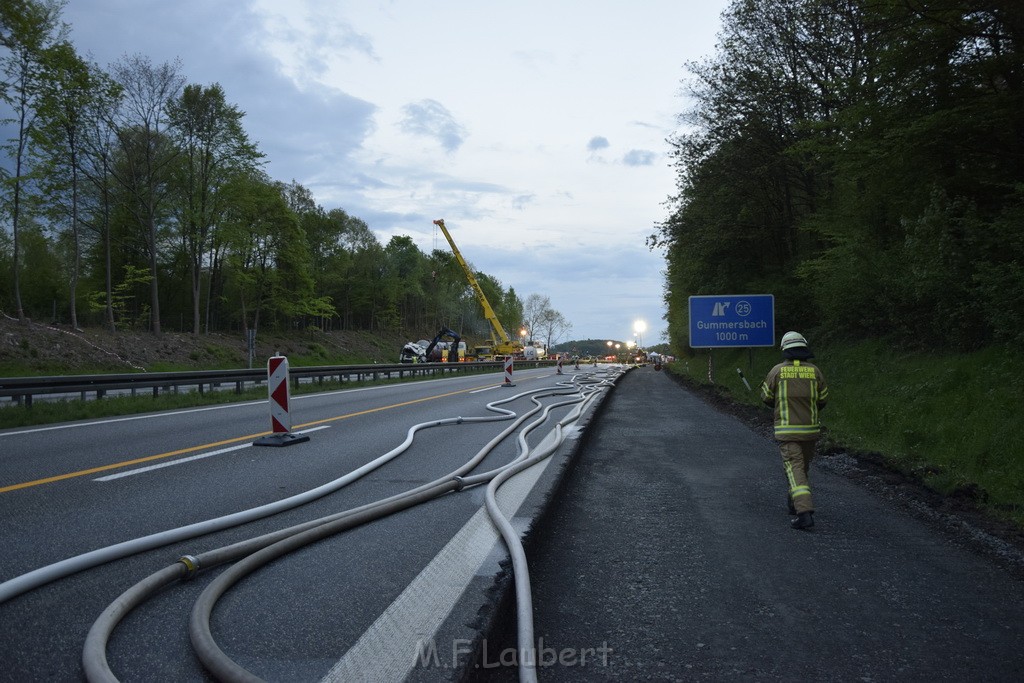 VU Gefahrgut LKW umgestuerzt A 4 Rich Koeln Hoehe AS Gummersbach P512.JPG - Miklos Laubert